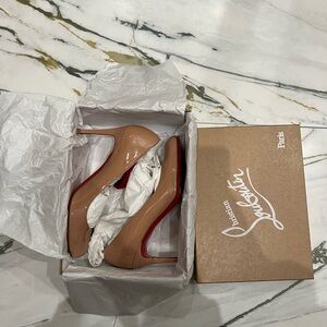 CHRISTIAN LOUBOUTIN authentic heels size 40.5 GUC